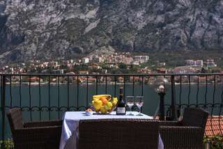 Апартаменты Apartments Vuković Котор Номер-студио с террасой и видом на море-1