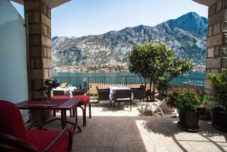 Апартаменты Apartments Vuković Котор Номер-студио с террасой и видом на море-3